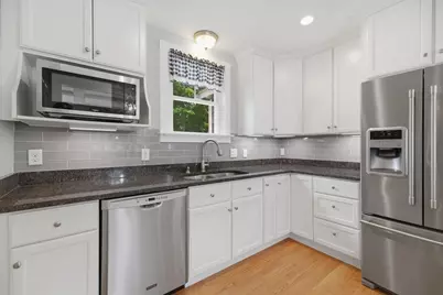 5 Vine St, Amesbury, MA 01913 - Photo 9