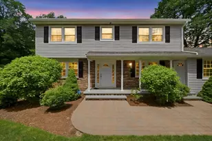 9 Sparhawk Dr, Burlington, MA 01803 - Photo 3