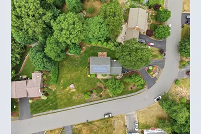 9 Sparhawk Dr, Burlington, MA 01803 - Photo 5