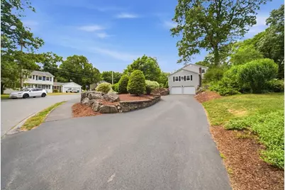 9 Sparhawk Dr, Burlington, MA 01803 - Photo 7