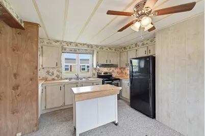 21 Fourth Ave, Westfield, MA 01085 - Photo 9
