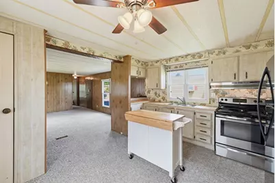 21 Fourth Ave, Westfield, MA 01085 - Photo 11