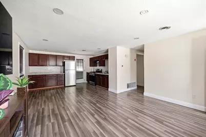 9 Woodcliff St, Springfield, MA 01109 - Photo 5