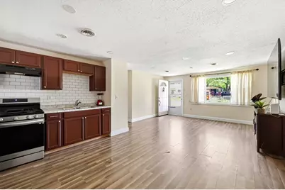 9 Woodcliff St, Springfield, MA 01109 - Photo 7