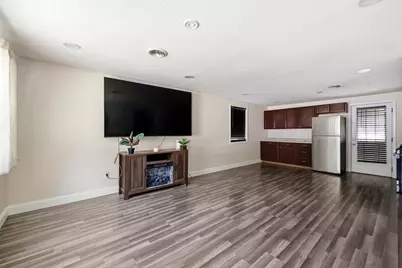 9 Woodcliff St, Springfield, MA 01109 - Photo 3