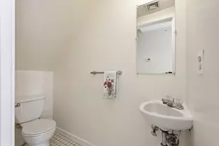 70 Amity Pl, Amherst, MA 01002 - Photo 9