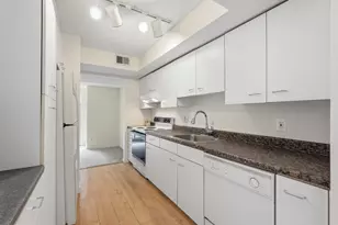 70 Amity Pl, Amherst, MA 01002 - Photo 11