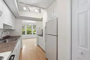 70 Amity Pl, Amherst, MA 01002 - Photo 13