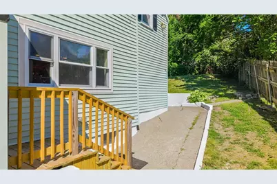 409 Crescent St, Fall River, MA 02720 - Photo 9