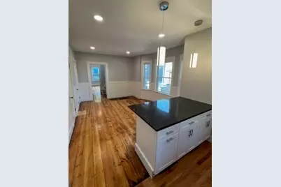 9-1/2 E Collins St #1, Salem, MA 01970 - Photo 5