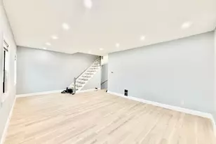 15 Berwick St, Melrose, MA 02176 - Photo 5