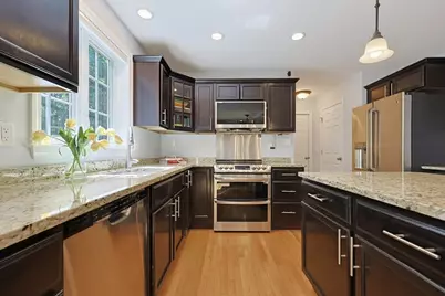 7 Stanley Cir, Mansfield, MA 02048 - Photo 7