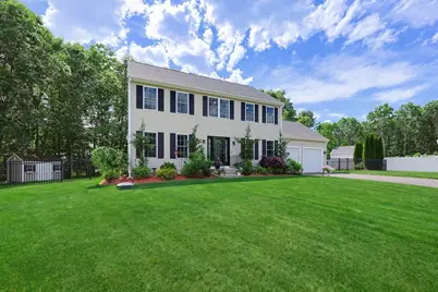 7 Stanley Cir, Mansfield, MA 02048 - Photo 3