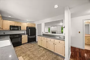 701 Winthrop St, Taunton, MA 02780 - Photo 17