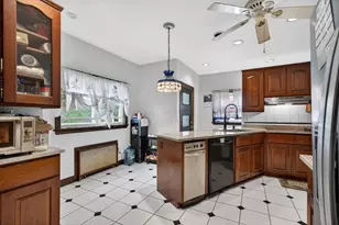 225 Grove St, Melrose, MA 02176 - Photo 15