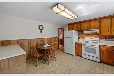 43 Rowena St, Worcester, MA 01606 - Photo 15
