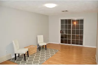 7 Louisburg Sq #9, Nashua, NH 03060 - Photo 5