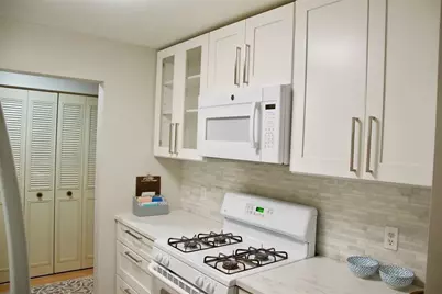 7 Louisburg Sq #9, Nashua, NH 03060 - Photo 3