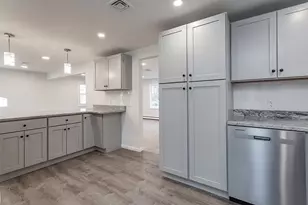 164 Hall St, Raynham, MA 02767 - Photo 5