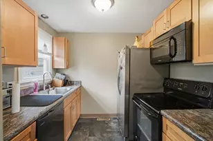 55 Empire St, Chicopee, MA 01013 - Photo 5