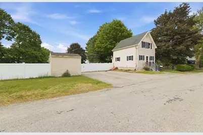 16 Elm St, Reading, MA 01867 - Photo 3