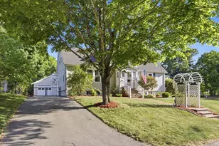 79 Orange St, Reading, MA 01867 - Photo 3