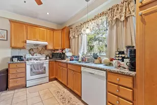 562 Main St, Medford, MA 02155 - Photo 11