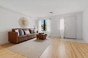33 Maplewood Ave, Gloucester, MA 01930 - Photo 3