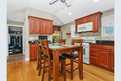 29 Ash Street, Waltham, MA 02453 - Photo 5