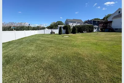 32 Eastern Ave, Essex, MA 01929 - Photo 9