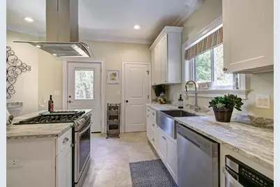287 Walnut Ave, Boston, MA 02119 - Photo 13