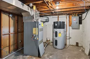 881 Roosevelt Ave, Springfield, MA 01109 - Photo 29