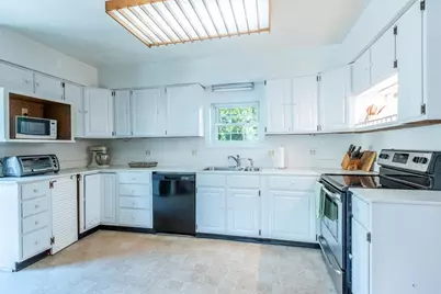 14 Holyoke St, Easthampton, MA 01027 - Photo 5