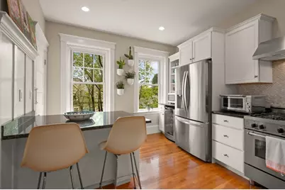 8 Colbourne Cres #3, Brookline, MA 02445 - Photo 5