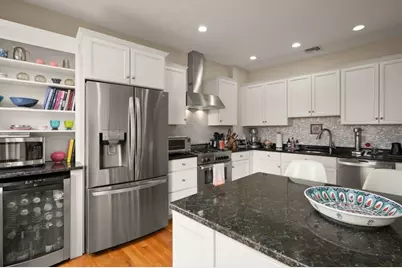 8 Colbourne Cres #3, Brookline, MA 02445 - Photo 7