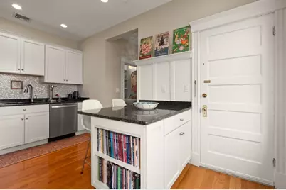 8 Colbourne Cres #3, Brookline, MA 02445 - Photo 9