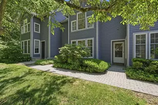 71 Amity Pl, Amherst, MA 01002 - Photo 3