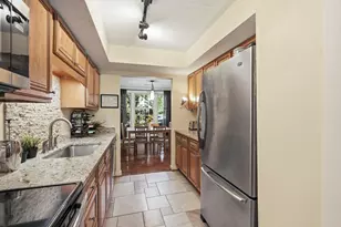 71 Amity Pl, Amherst, MA 01002 - Photo 11