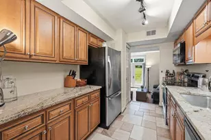 71 Amity Pl, Amherst, MA 01002 - Photo 9