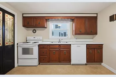 10 Magnolia Ter, Stoneham, MA 02180 - Photo 23