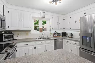 64 Senator St, Springfield, MA 01129 - Photo 5