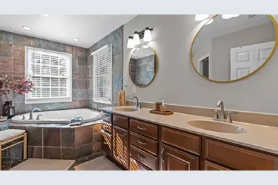 394 Mohawk Rd, Raynham, MA 02767 - Photo 29