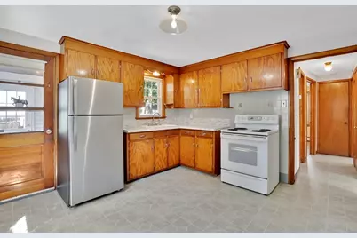 267 Connecticut Ave, Springfield, MA 01104 - Photo 3