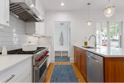 191 Davis Ave, Brookline, MA 02445 - Photo 3