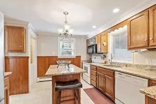 29 South St, Shrewsbury, MA 01545 - Photo 3