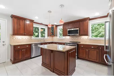 89 Poquanticut Ave, Easton, MA 02356 - Photo 5