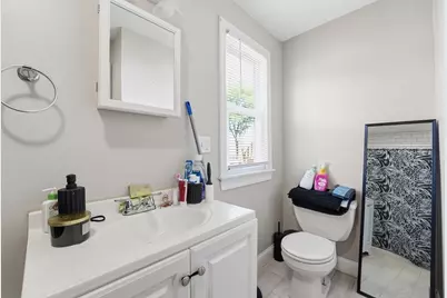 90 Walnut St, Chicopee, MA 01020 - Photo 9