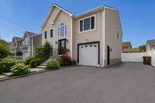 19 Abington Ln, Fall River, MA 02721 - Photo 3