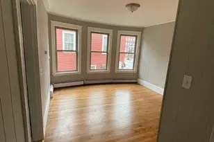 135 Lafayette Square, Haverhill, MA 01832 - Photo 3