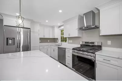 8 Galloway Rd, Chelmsford, MA 01824 - Photo 3